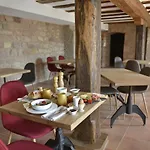 Bed & Breakfast Les Jardins De Madeleine 4*