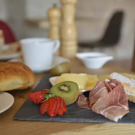 Les Jardins De Madeleine Couette-café 4*