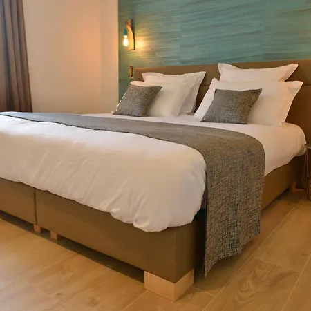 Couette-café Les Jardins De Madeleine 4*